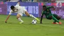 Bermain kandang, timnas Indonesia langsung tampil menekan. (Liputan6.com/Herman Zakharia)