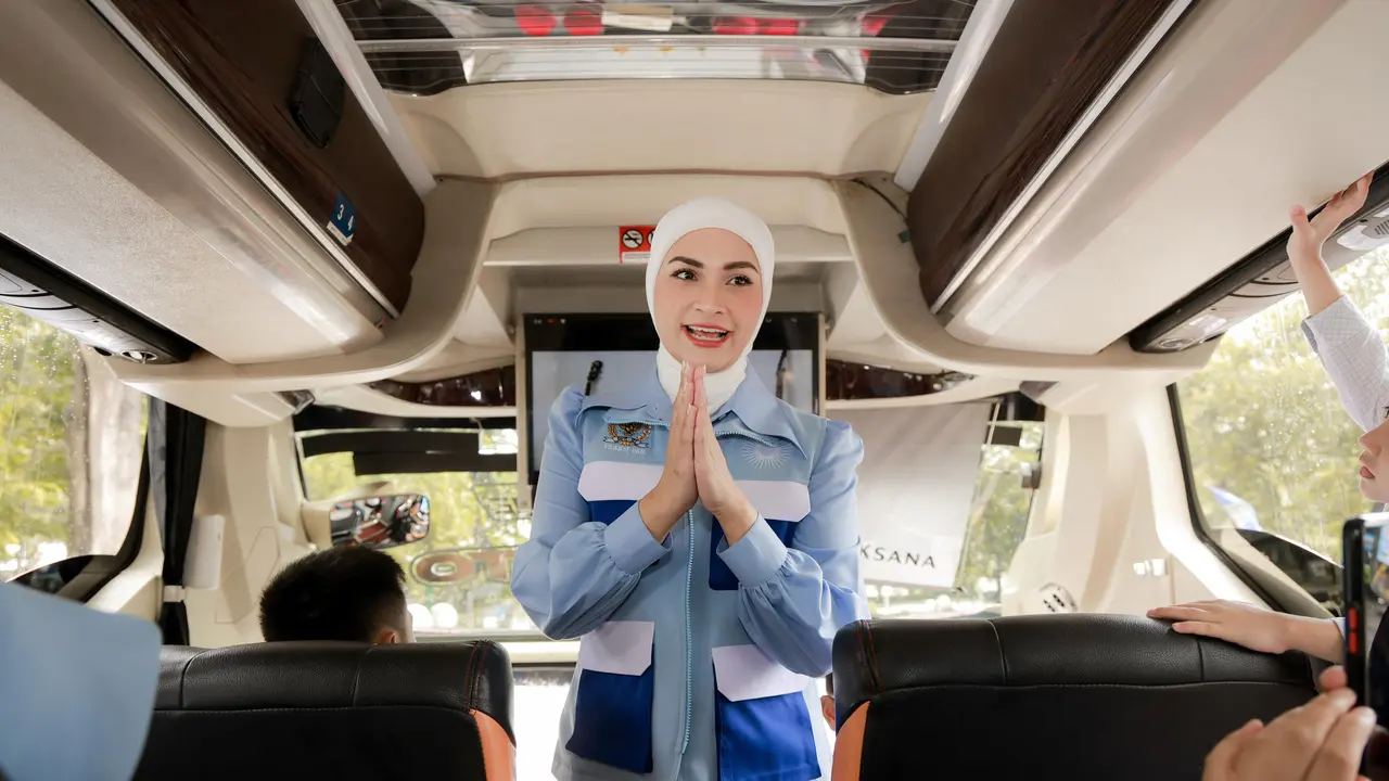 Putri Zulkifli Hasan secara langsung melepas keberangkatan para pemudik.(Istimewa)