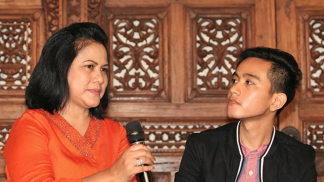 jumpa  pers pernikahan gibran dan selvi