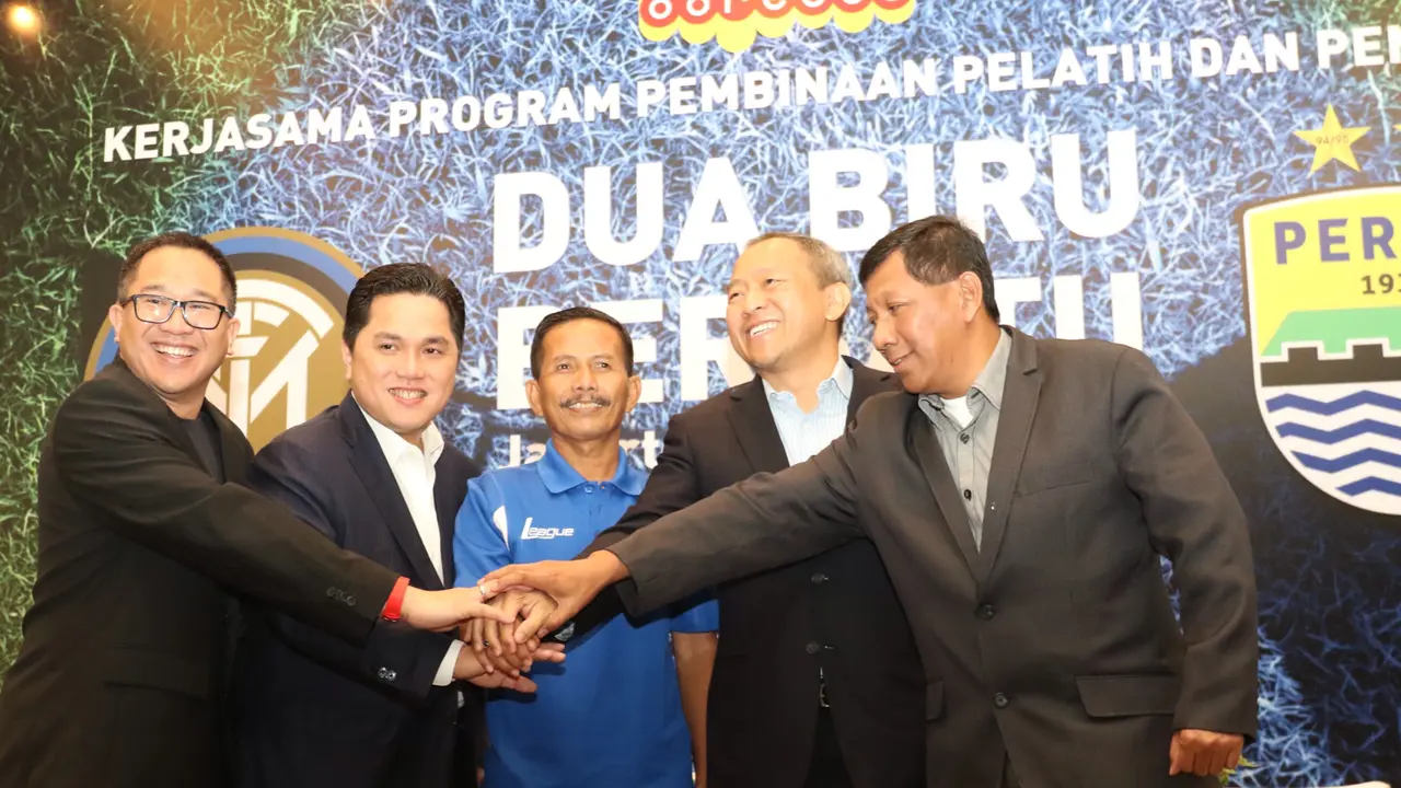 2 Barang Khas Indonesia yang Dibawa Djanur ke Markas Inter Milan
