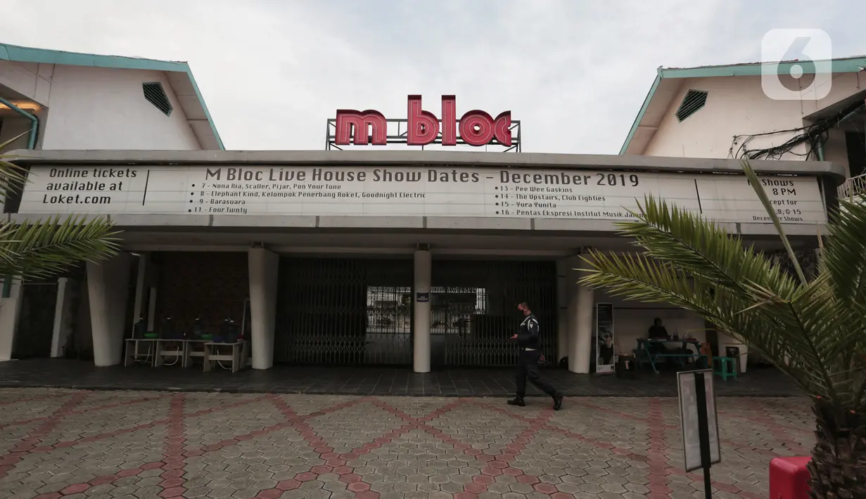 Suasana sunyi sepi tampak di kawasan M Bloc, Jakarta, Rabu (10/6/2020). Tempat yang  hits bagi anak muda ini terlihat masih belum Kembali Normal di PSBB Masa Transisi ini. (Liputan6.com/Johan Tallo)
