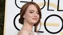 Emma Stone dinobatkan sebagai pemenang tahun ini dalam kategori Aktris Terbaik untuk Drama Musikal atau Komedi. Piala Oscar yang diperolehnya ini merupakan kali pertama untuk Emma. (AFP/Bintang.com)