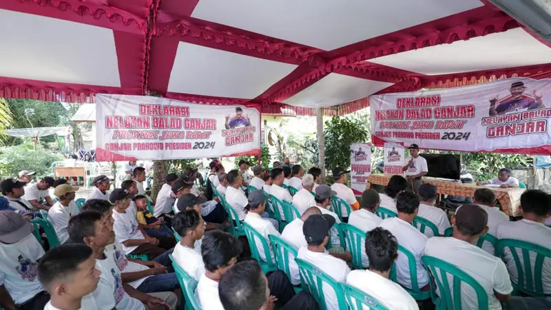 Sukarelawan Nelayan Balad Ganjar bersama ratusan pelaut pesisir Kabupaten Pangandaran menggaungkan "Nelayan Balad untuk Ganjar Pranowo, Rambut Putih untuk Indonesia", Minggu (25/6) (Istimewa)