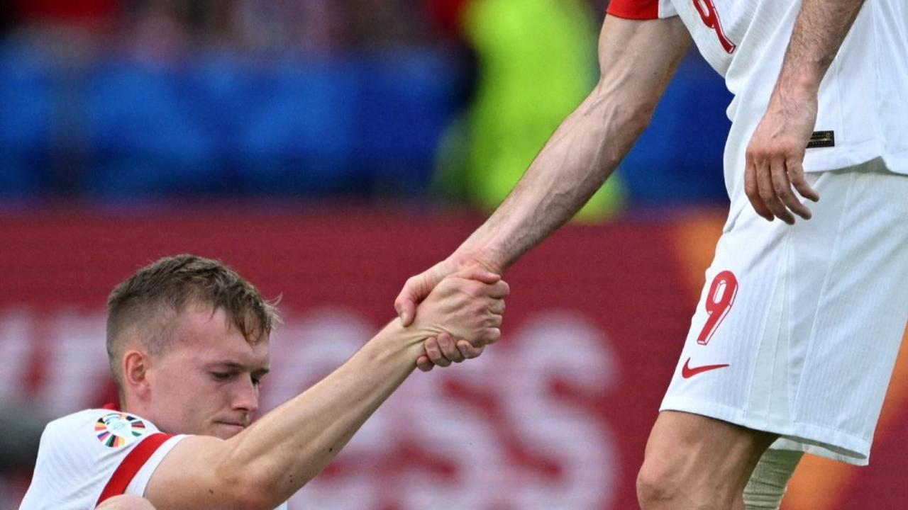 Ini menjadi kekalahan kedua bagi Polandia. Sebelumnya, di laga pertama Polandia menelan kekalahan dari Belanda dengan skor 1-2. Foto: REUTERS