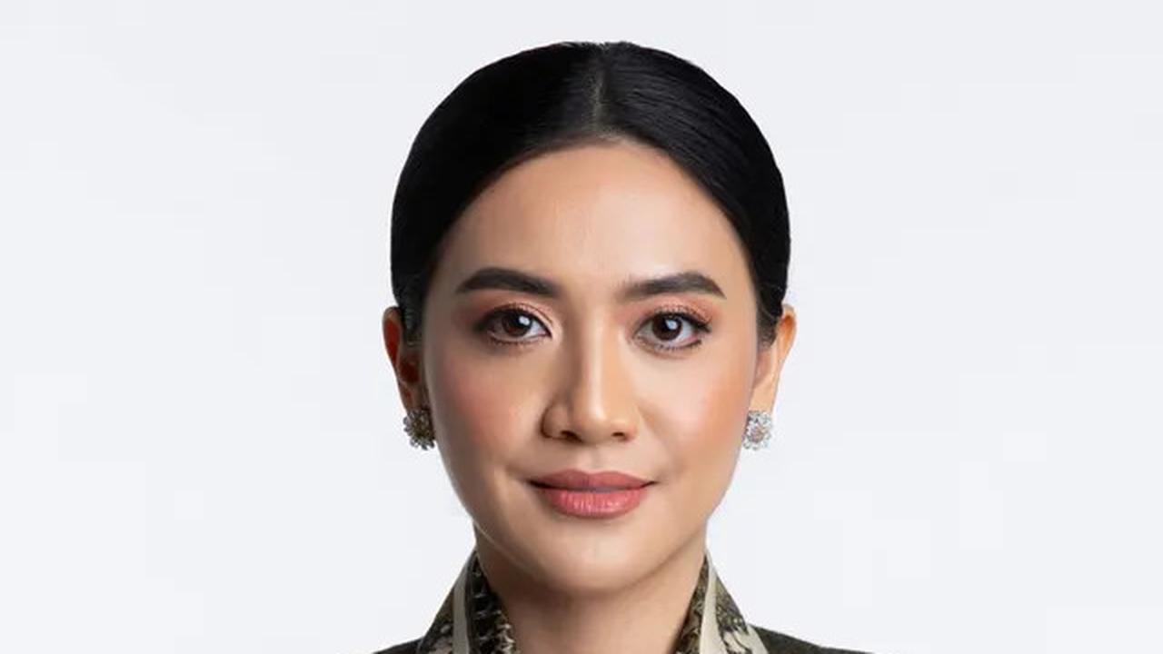 7 Model Jas Kombinasi Batik Wanita yang Trendi di Tahun 2025, Gaya Formal Elegan Berbalut Nuansa Budaya