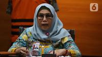 Komisioner KPK, Lili Pintauli Siregar menyampaikan rilis penahanan Inspektur Wilayah I Kementerian ATR/ BPN, Gusmin Tuarita dan Siswidodo selaku Kabid Hubungan Hukum Pertanahan BPN Jawa Timur di Gedung KPK, Jakarta, Rabu (24/3/2021). (Liputan6.com/Helmi Fithriansyah)