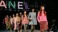 Chanel suguhkan koleksi Fall-Winter 2022/23 Ready-to-Wear pada hari terakhir Paris Fashion Week. Fashion show ini digelar pada Selasa 8 Maret 2022, hari terakhir dari seluruh rangkaian acara pekan mode dunia yang diadakan juga di New York, London dan Milan. (Foto: dok Chanel)