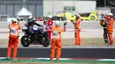 Pembalap MotoGP Maverick Vinales melakukan selebrasi usai memenangkan pertandingan MotoGP Emilia Romagna 2020 di Sirkuit Misano, Misano Adriatico, Italia, Minggu (20/9/2020). Maverick Vinales keluar sebagai juara disusul Joan Mir dan Pol Espargaro. (AP Photo/Antonio Calanni)