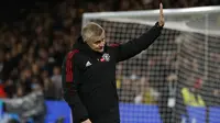 Hasil minus ini membuat seruan Ole Gunnar Solksjaer untuk segera dipecat dari kursi Manajer Manchester United kembali mengemuka. (AFP/Ian Kington)