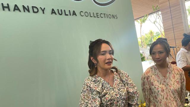 Shandy Aulia saat peresmian Shandy Aulia Collections (SAC) di By The Sea Shopping Mall, Pantai Indah Kapuk (PIK).