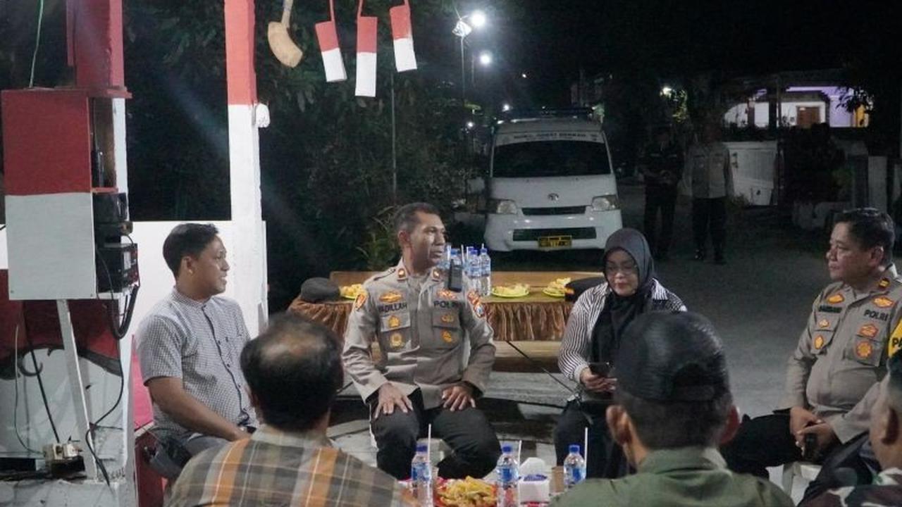 Polres Blitar Beri HT ke Pos Kamling: Tingkatkan Komunikasi Cepat, Warga Makin Aman!
