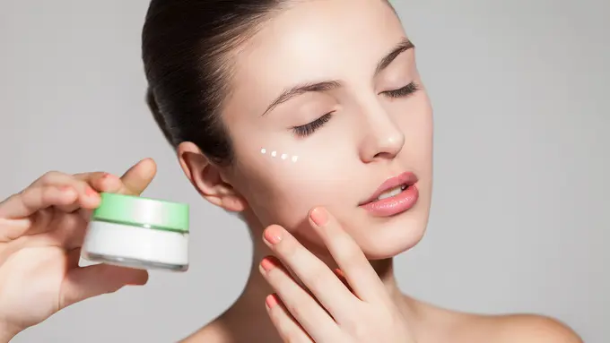 Antara BB Cream dan CC Cream, Mana yang Lebih Aman untuk Kulit? (Sunkids/Shutterstock)