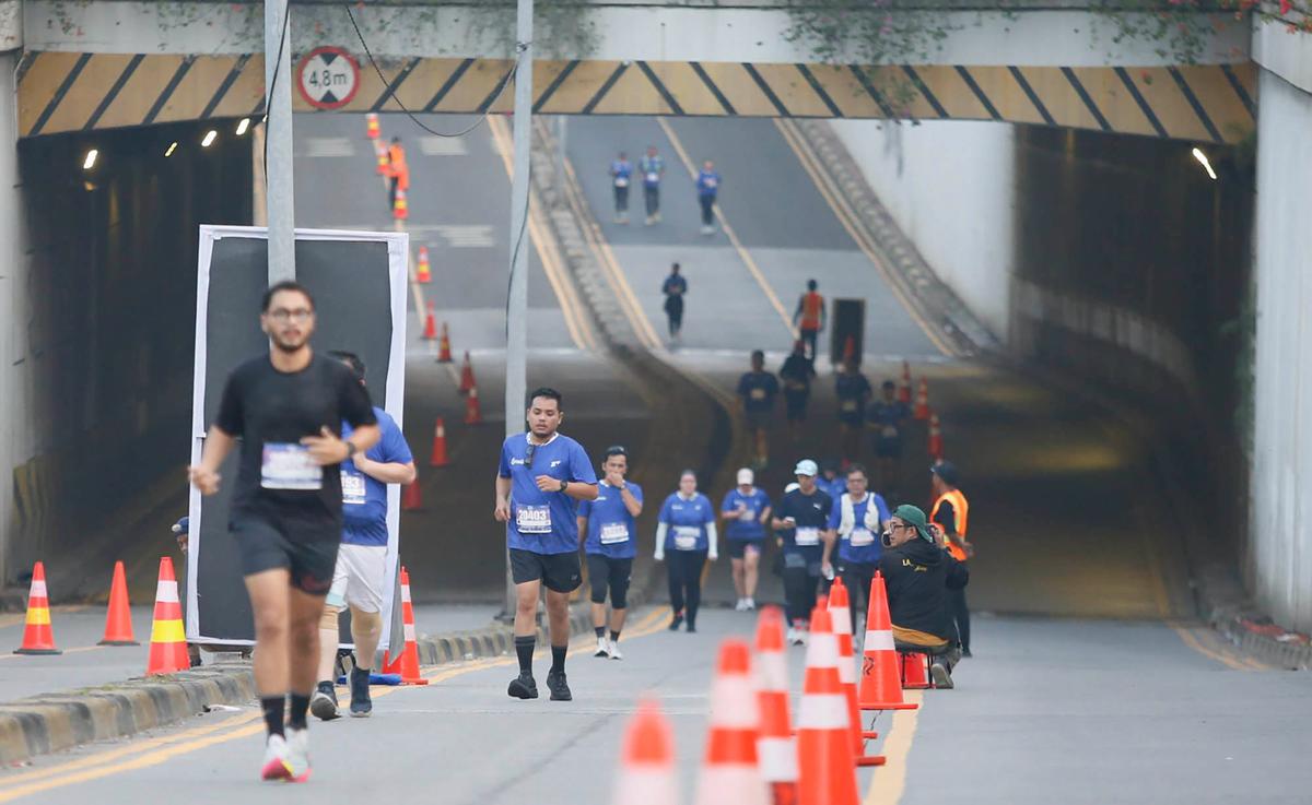 FOTO: Ribuan Pelari Ikuti Crystalin RunXperience 2025 di Lippo Mall Nusantara