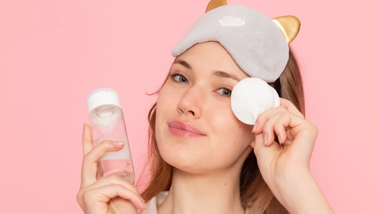 Scrub, AHA, atau BHA? Begini Cara Memilih Eksfoliasi yang Tepat untuk Kulitmu [Dok/freepik.com]