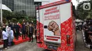 Mobil Vaksin yang dilepas Menteri Parekraf Sandiaga Uno, VP of Operations RedDoorz Adil Mubarak, Director of Government Relations RedDoorz Indonesia Firry Wahid diharapkan dapat mengembalikan semangat pelaku industri pariwisata dan perhotelan menjadi kembali bergairah. (Liputan6.com/Fery Pradolo)