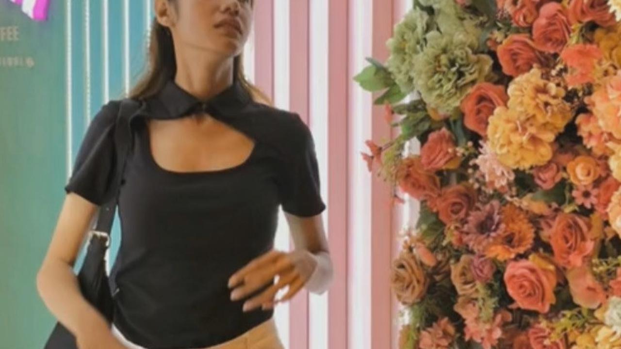 Angle foto yang dipakai oleh Klaudia tak jarang juga membuat sosoknya dikira Pevita. Garis hidung mancung hingga bibir miliknya adalah fitur wajah yang paling dinilai mirip.