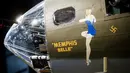 Boeing B-17 Flying Fortress, Memphis Belle saat dipamerkan di Museum Nasional Angkatan Udara AS, Dayton, Ohio, Rabu (16/5). Memphis Belle adalah pesawat pengebom pengintai sayap rendah AS yang dibuat untuk pasukan udara AS. (AP Photo/John Minchillo)