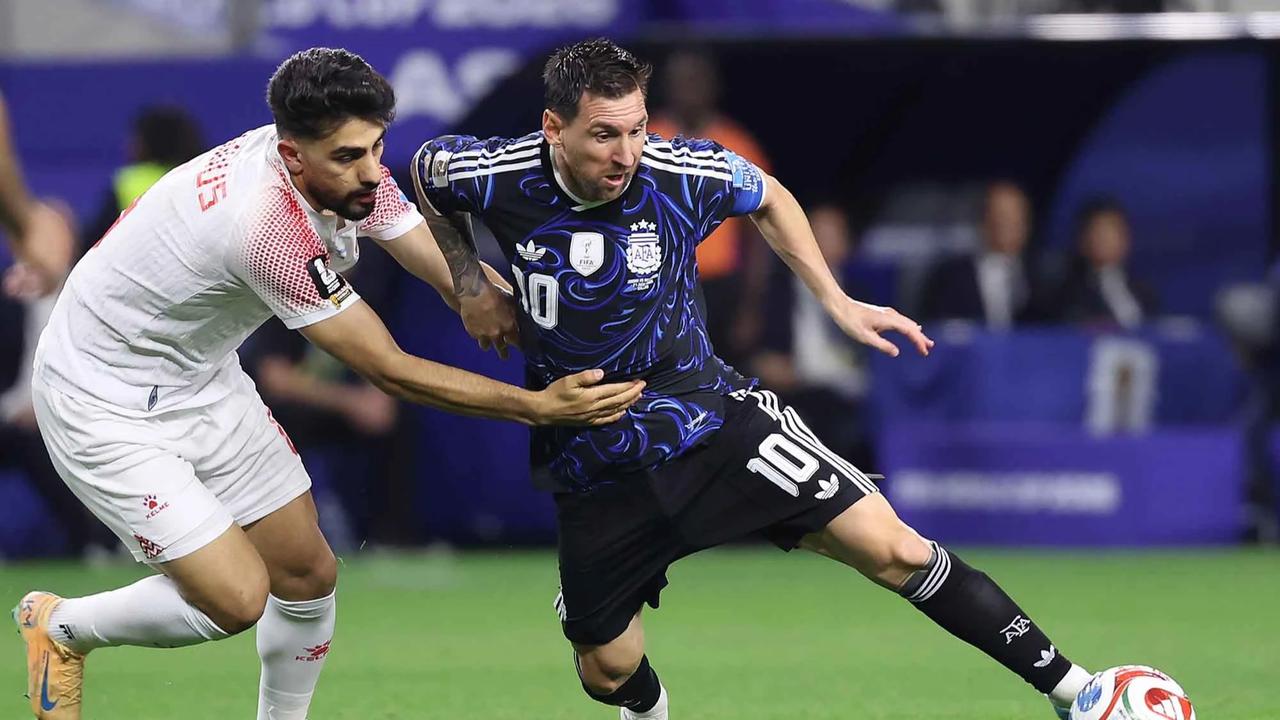 FOTO: Messi Cetak Gol Argentina Taklukkan Yordania