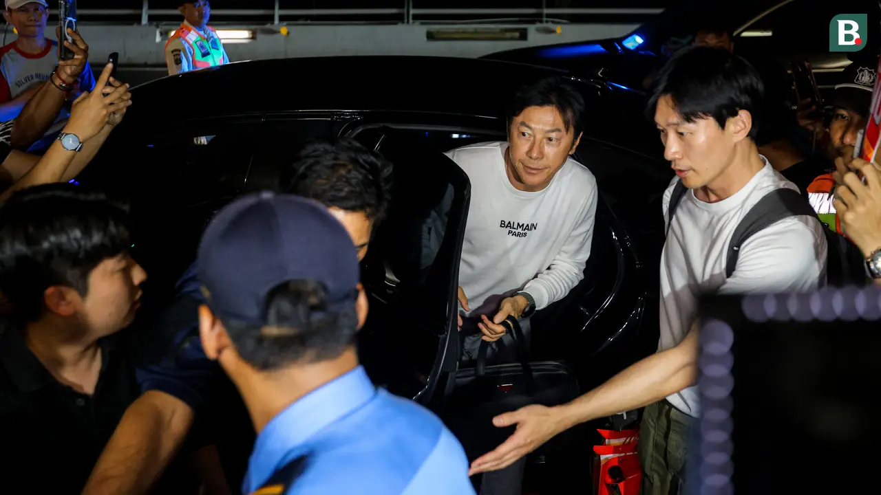 Foto: Pulang ke Korea Selatan, Shin Tae-yong Dilepas dengan Meriah oleh Masyarakat dan Suporter Indonesia