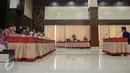 Pansel Calon Pimpinan Ombudsman RI (Pansel ORI) melakukan tes wawancara terbuka di Gedung Sektretariat Negara, Jakarta, Selasa (27/10). Pansel ORI hari ini memulai tes wawancara terhadap 36 kandidat hingga 30 Oktober 2015. (Liputan6.com/Faizal Fanani)
