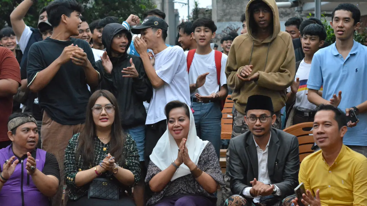 Calon Wakil Wali Kota Bogor Melli Darsa saat bertemu dengan warga dan komunitas. (Istimewa)