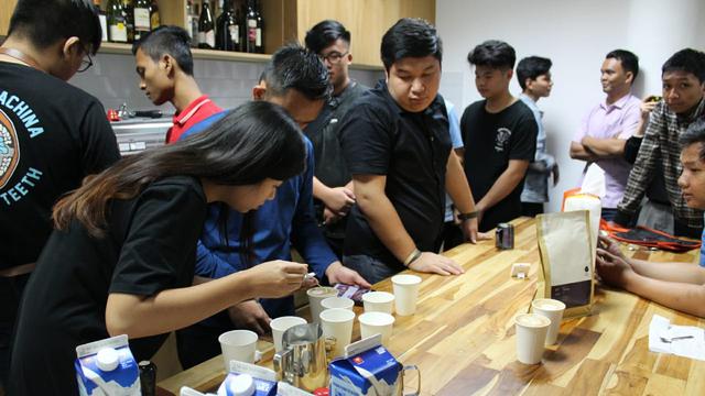Serunya Belajar Latte Art Meracik Kopi Dalam Barista Class Di Jakarta News Liputan6 Com