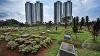 Suasana tempat pemakaman umum (TPU) Menteng Pulo, Jakarta, (15/3/2015). Rencananya, tahun ini ribuan makam di Jakarta akan ditata dengan cara plakatisasi guna penambahan ruang terbuka hijau (RTH) sebagai daerah resapan air. (Liputan6.com/Faizal Fanani)