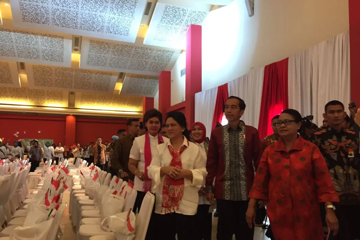 Jokowi menghadiri acara Penyuluhan Bahaya Narkoba, Pornografi, dan Kekerasan kepada siswa di Ji-Expo Kemayoran.