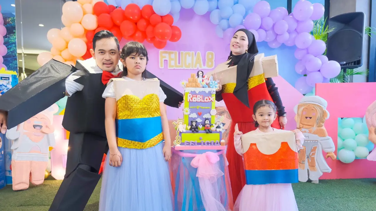 Shandy Purnamasari bersama dengan suaminya Gilang Widya Pramana merayakan ultah anaknya dengan mewah.