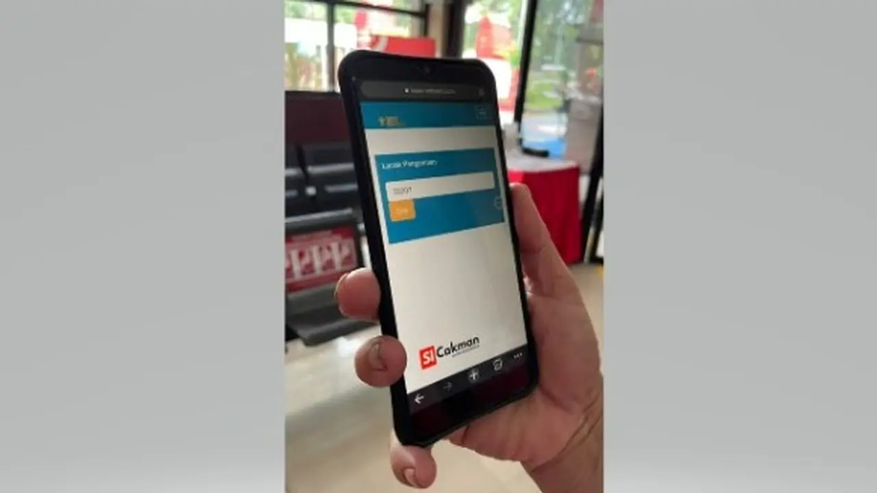 Lapas Sidoarjo membuka layanan online untuk melacak pengiriman barang untuk warga binaan. (Dian Kurniawan/Liputan6.com)