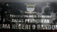 Kebijakan Pemkot Bandung memecat 14 kepala sekolah menuai rasa kecewa dari kepsek yang terkena sanksi.