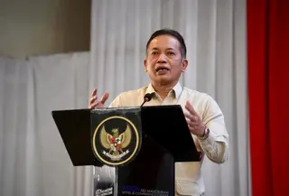 Wakil Menteri Koperasi (Wamenkop) Ferry Juliantono di acara Dialog Monitoring Koperasi Desa/Kelurahan Merah Putih di Manokwari, Provinsi Papua Barat, Sabtu (28/6/2025). (Dok Kemenkop)
