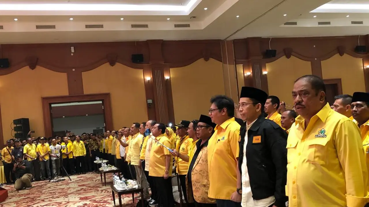 Ketua Umum Partai Golkar Airlangga Hartarto menemui fungsionaris Partai Golkar di Mataram, Nusa Tenggara Barat (NTB)