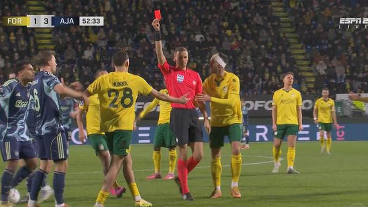 Duh Bek Timnas Indonesia Justin Hubner Dapat Kartu Merah Saat Fortuna Sittard Kandas dari Ajax di Liga Belanda, Padahal Baru Main 8 Menit!