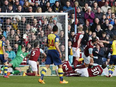 Arsenal harus bersusah payah mengunci kemenangan di Turf Moor