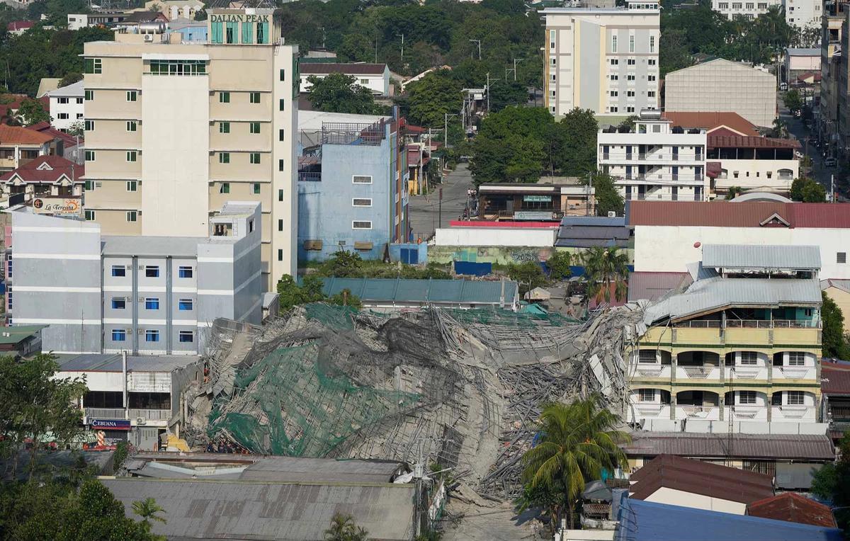 FOTO: Pencarian Korban Gedung Runtuh di Filipina Terus Berlangsung