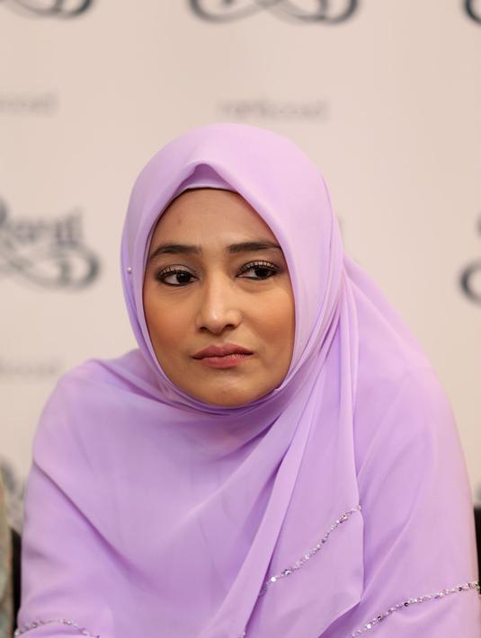  Hijab Cindy Fatika Sari Ungu Tak Berarti Janda Photo 