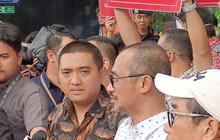 Abraham Samad hingga Novel Baswedan Rayakan Penetapan Tersangka Firli Bahuri, Gunduli Rambut di KPK