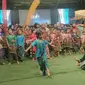 Piawainya anak-anak di Saung Angklung Udjo Bandung saat menari tarian tradisional dan memainkan angklung (Liputan6.com / Nefri Inge)