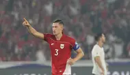 Ekspresi kapten Timnas Indonesia, Jay Noah Idzes, saat laga melawan China dalam laga Kualifikasi Piala Dunia 2026 zona Asia di Stadion Utama Gelora Bung Karno (SUGBK) Senayan, Jakarta, Kamis (5/6/2025). (Bola.com/M. Iqbal Ichsan)