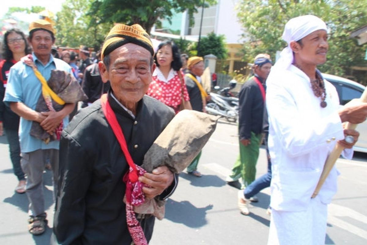 Kirab pusaka meriahkan penyambutan 1 Suro di Kediri