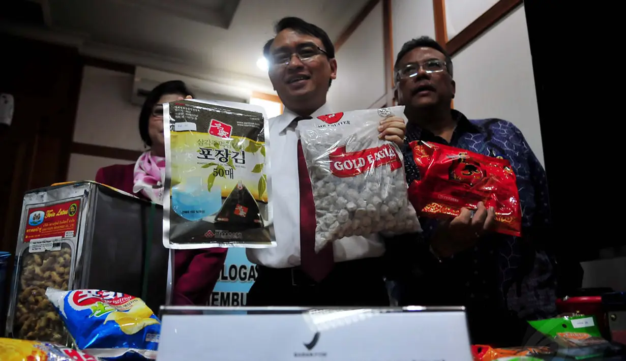 Badan Pengawas Obat dan Makanan menggelar jumpa pers terkait penemuan 2.939 item atau 72.814 kemasan pangan Tanpa Izin Edar di Jakarta, Senin (22/12/2014). (Liputan6.com/Johan Tallo)