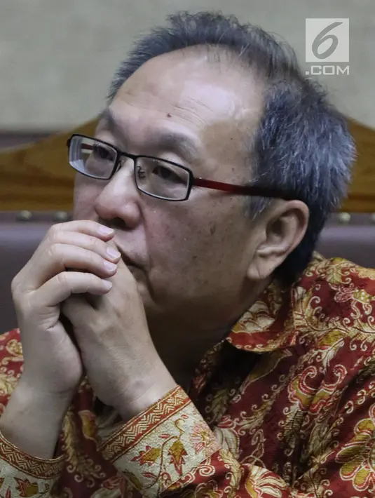 Terdakwa dugaan korupsi pengadaan e-KTP, Made Oka Masagung saat menjalani sidang lanjutan di Pengadilan Tipikor, Jakarta, Selasa (18/9). Sidang mendengar keterangan enam saksi, salah satunya Setya Novanto. (Liputan6.com/Helmi Fithriansyah)