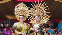 Duo Fitri ikut meriahkan Banyuwangi Ethno Carnival 2019 (Sumber: Instagram/fitricarlina)