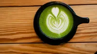 Matcha latte. (dok. Unsplash.com/MJ Tangonan)