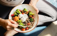 Sedang Jalani Diet? Ketahui 7 Makanan yang Membantu Mengempiskan Perut Buncit Secara Alami dan Efektif