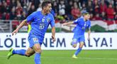 Italia berhasil mencuri kemenangan saat bersua Hungaria pada match day keenam Grup 3 UEFA Nations League A 2022 yang berlangsung di Puskas Arena, Budapest, Selasa (27/9/2022) dini hari WIB. (AP via MTI/Zsolt Szigetvary)
