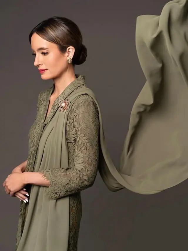 9 Potret Bianca Adinegoro, Istri Eks Mendag Muhammad Lutfi yang Kerap Tampil Stylish Kenakan Kain hingga Kebaya