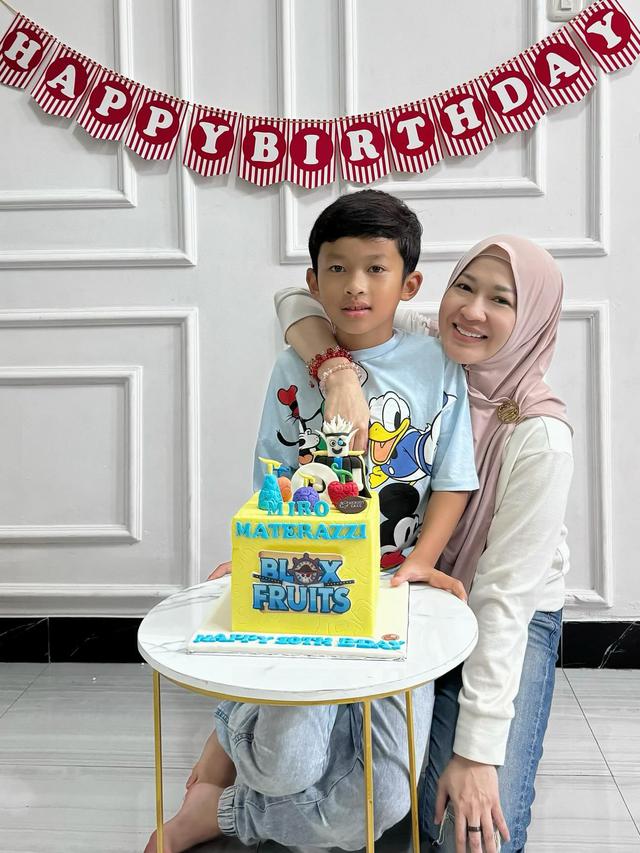 Tampil Kompak, Ini 7 Potret Okie Agustina dan Gunawan Dwi Cahyo Rayakan Ultah Anak