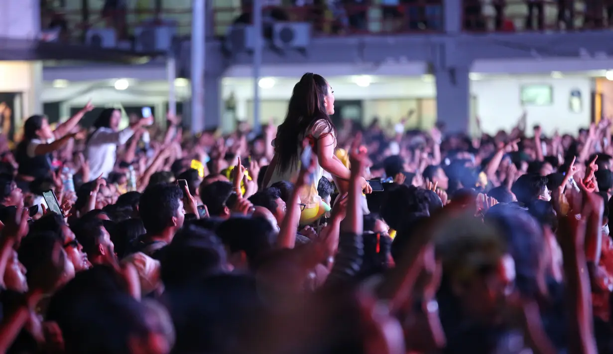 <p>Aksi panggung King Nassar di Synchronize Fest 2022 (foto: Adrian Utama Putra)</p>